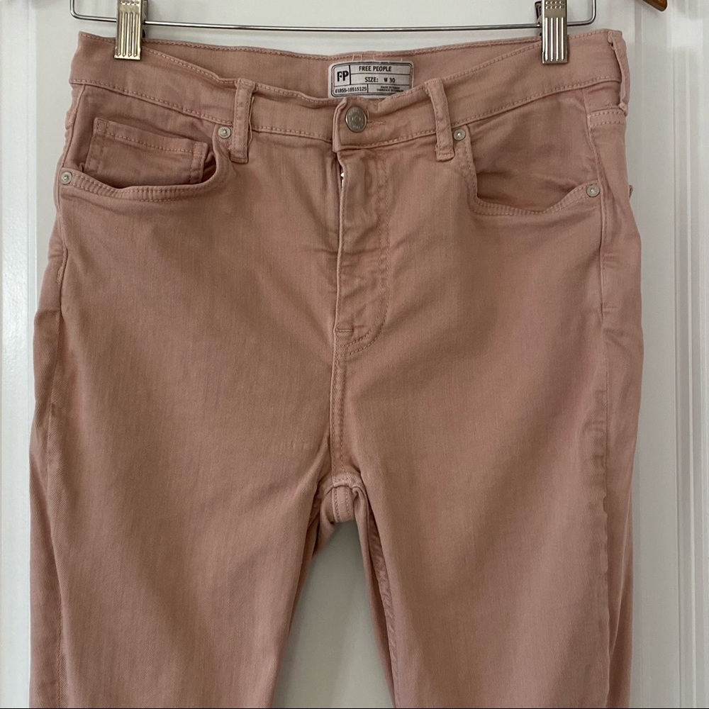 Free People Busted Knee Dusty Rose/Blush Hi-Rise Jeans Sz 30 w MEASUREMENTS! - Picture 4 of 12